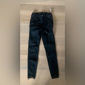 NWT-Old Navy size 00 Rockstar Super Skinny Jeans
